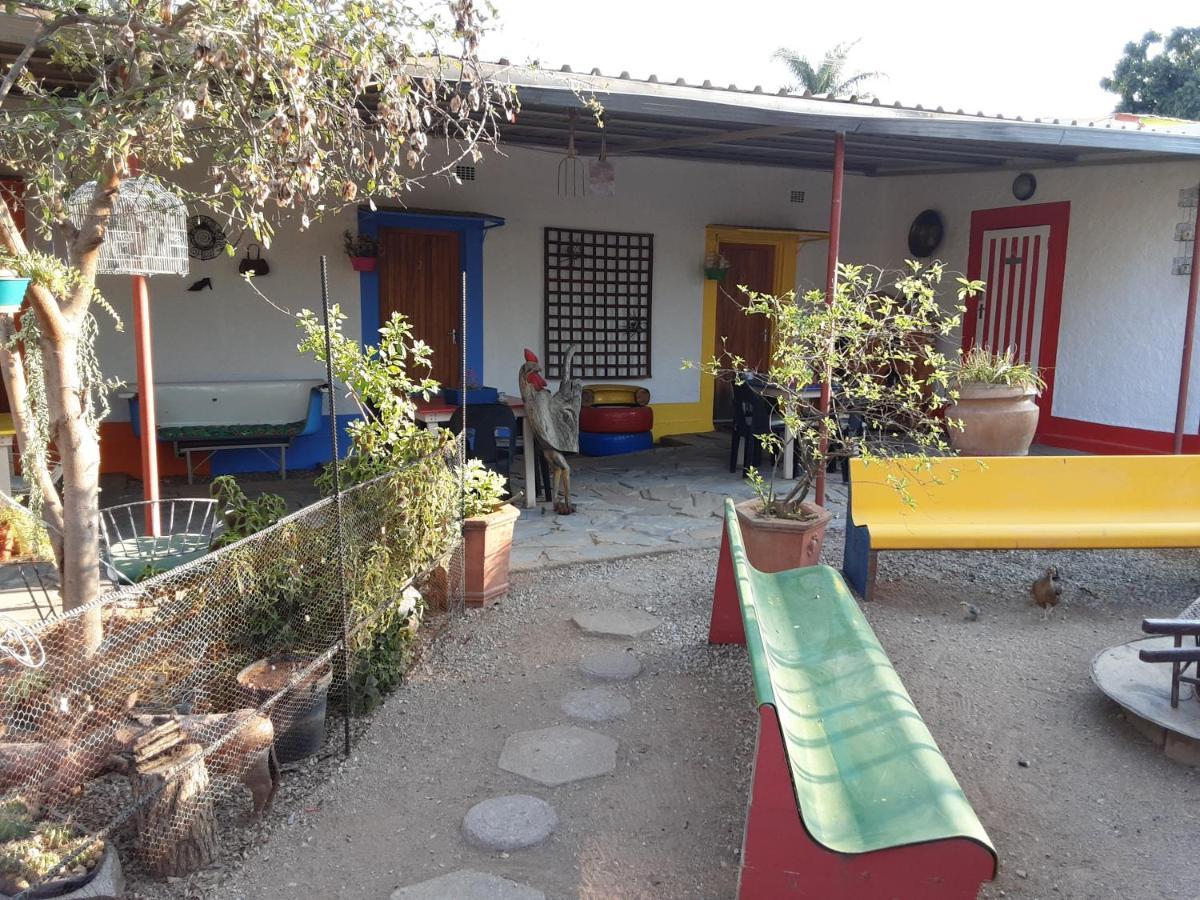 אוטג'ו Kai-Oms Backpackers Lodge מראה חיצוני תמונה