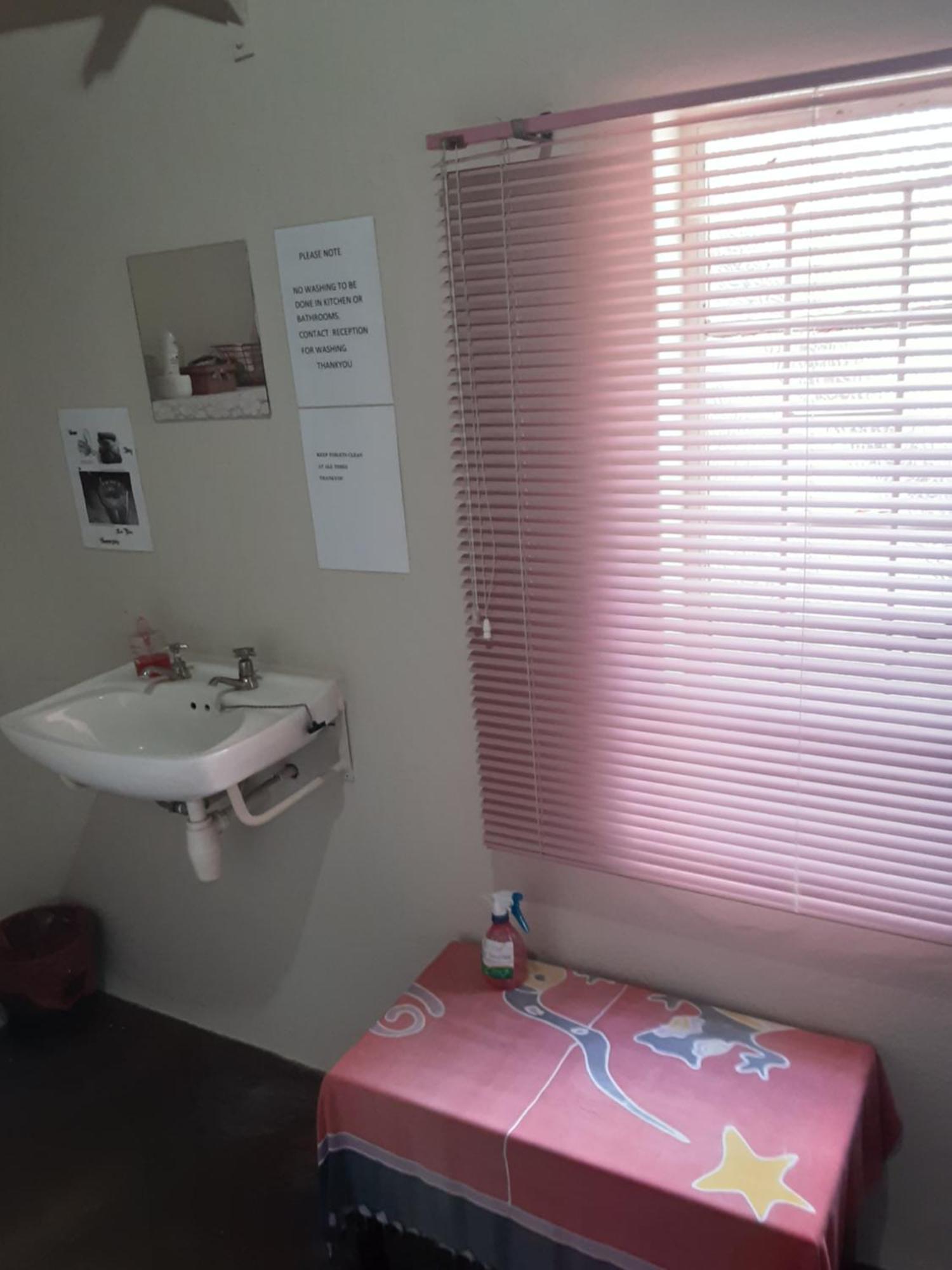 אוטג'ו Kai-Oms Backpackers Lodge מראה חיצוני תמונה