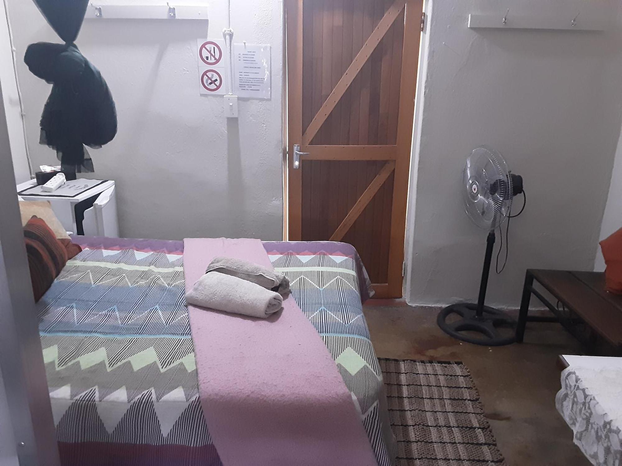 אוטג'ו Kai-Oms Backpackers Lodge מראה חיצוני תמונה