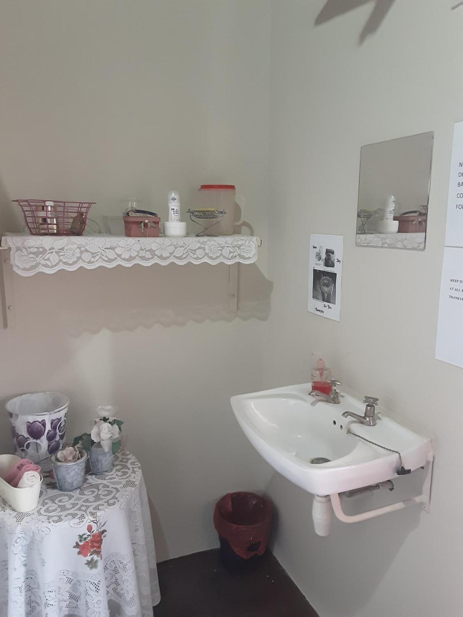 אוטג'ו Kai-Oms Backpackers Lodge מראה חיצוני תמונה