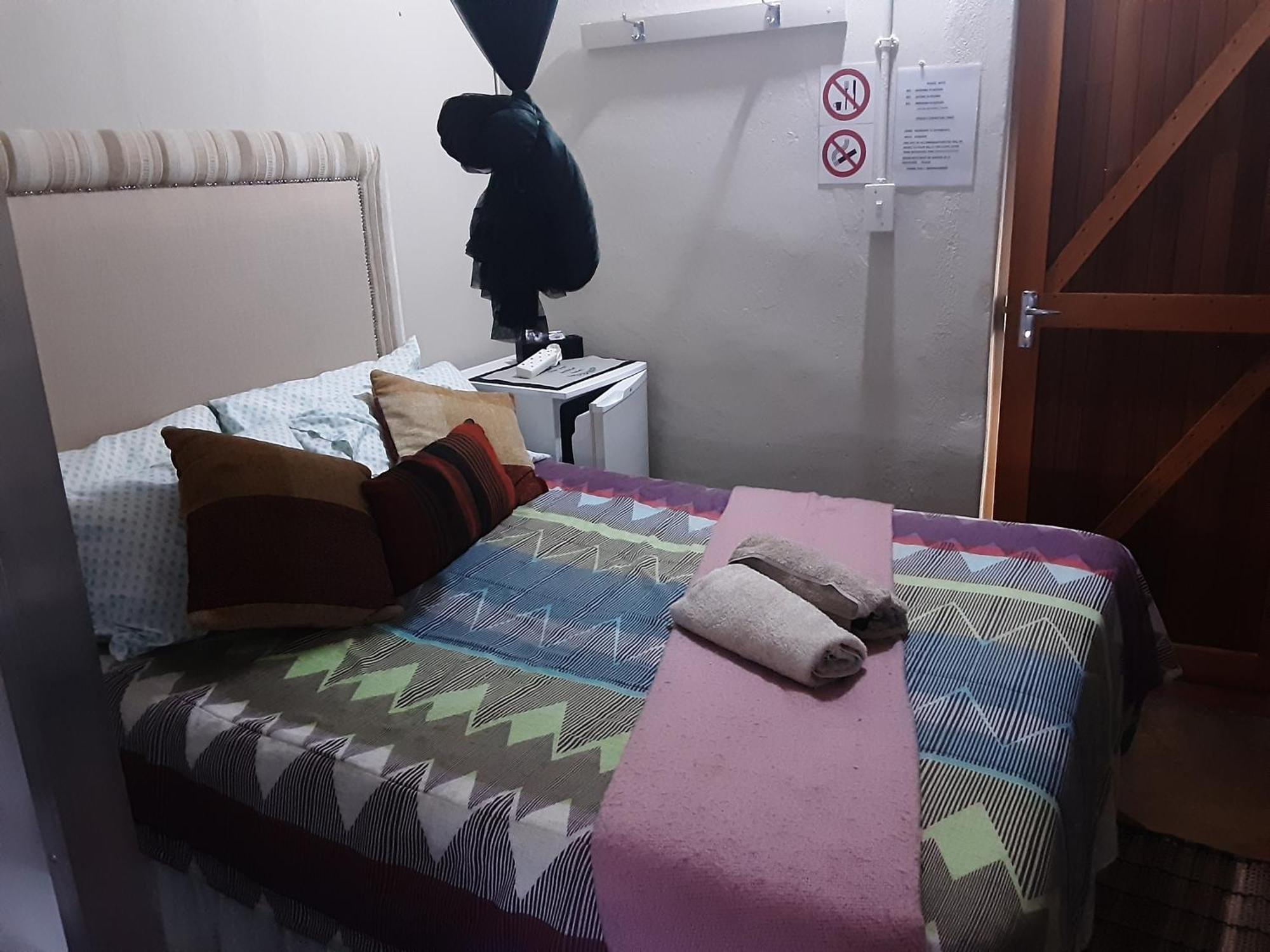 אוטג'ו Kai-Oms Backpackers Lodge מראה חיצוני תמונה