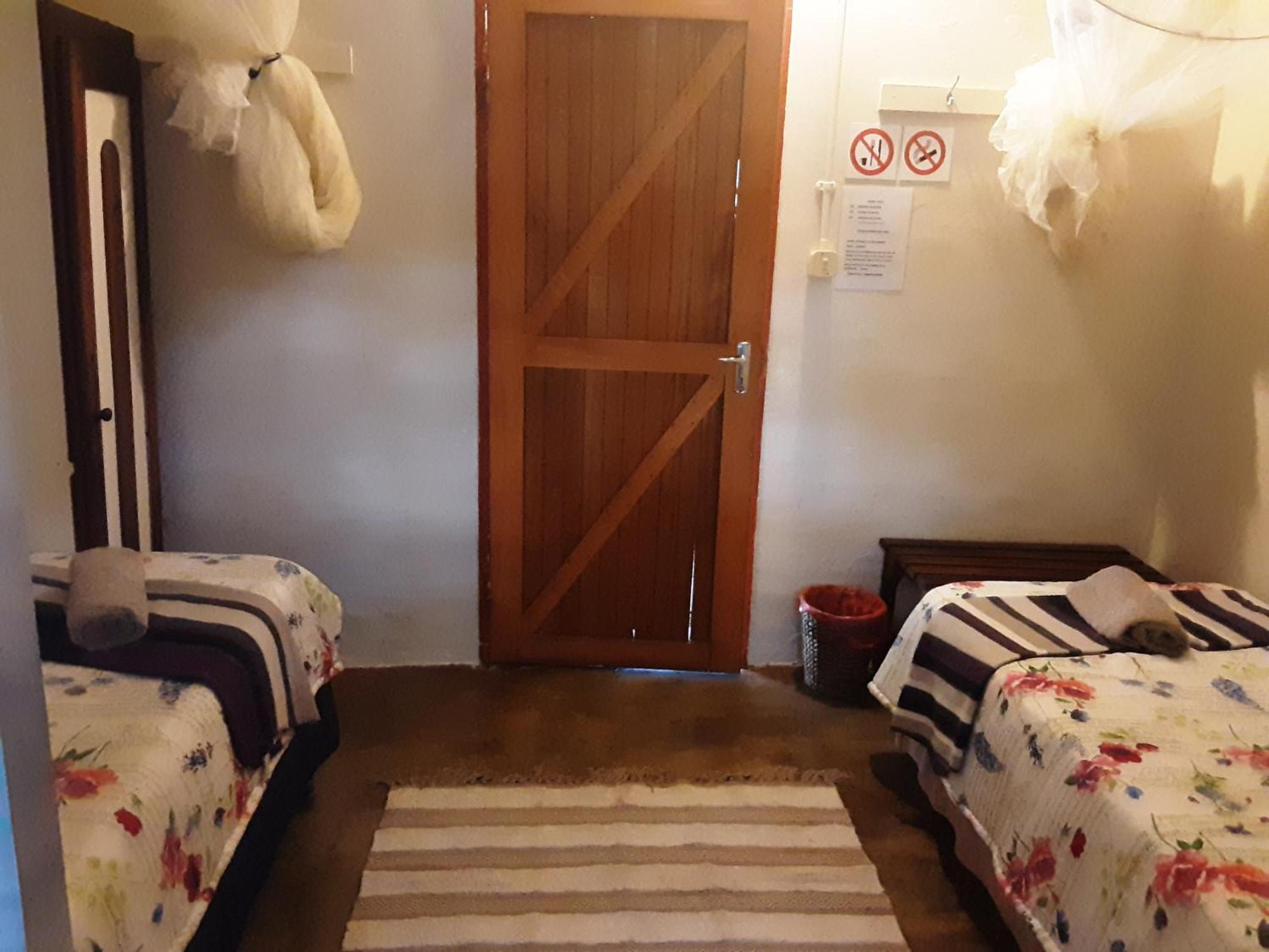 אוטג'ו Kai-Oms Backpackers Lodge מראה חיצוני תמונה