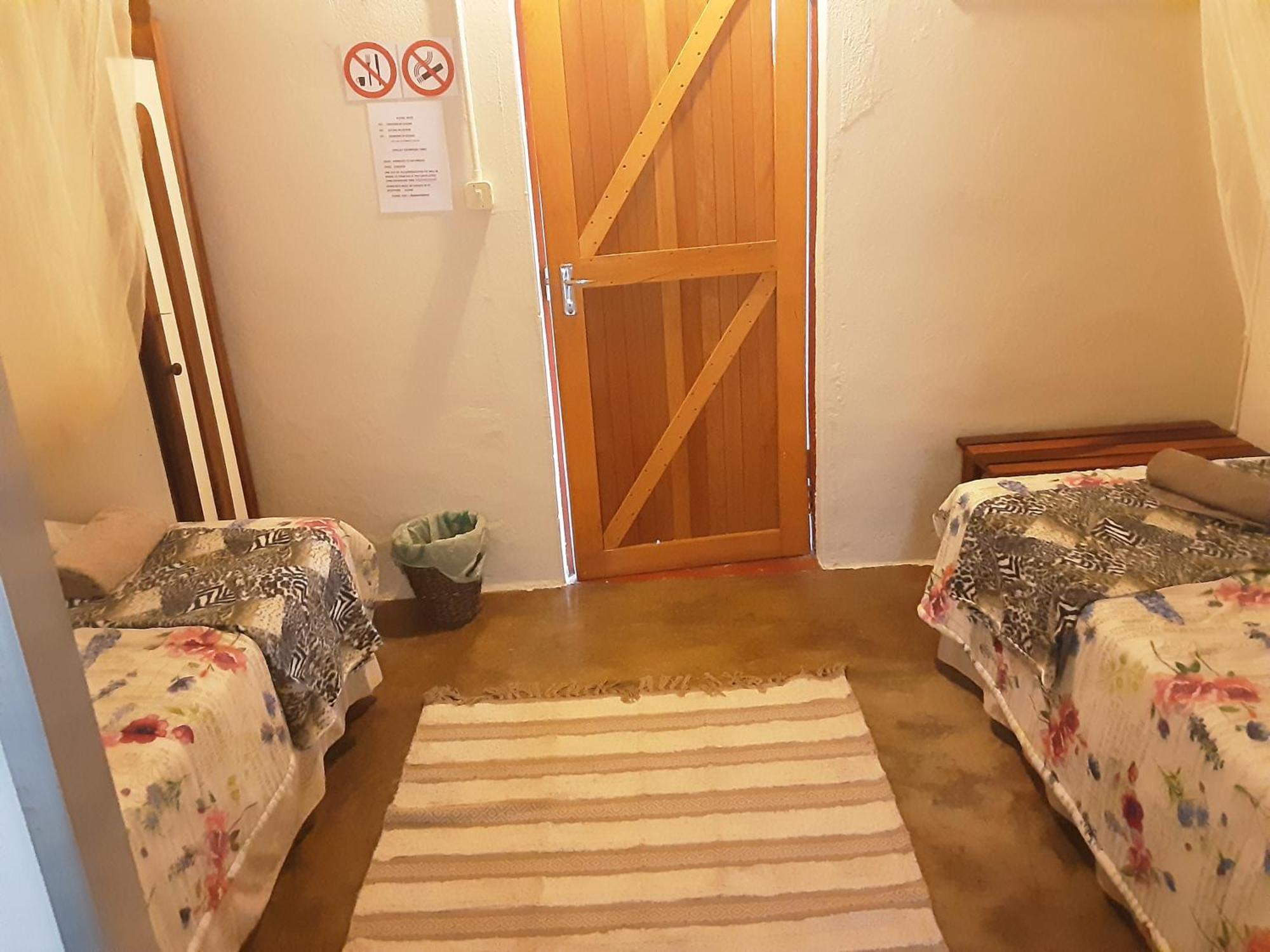 אוטג'ו Kai-Oms Backpackers Lodge מראה חיצוני תמונה