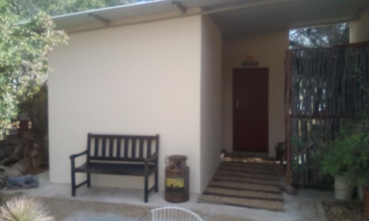 אוטג'ו Kai-Oms Backpackers Lodge מראה חיצוני תמונה